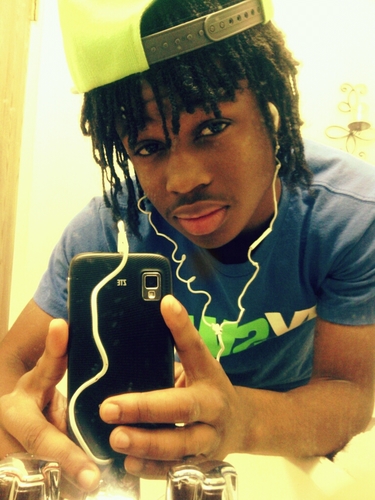 Follow ` ah Pretty'Boy .. Feel me !?