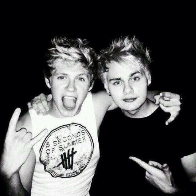 Hiiii free follow account! Please follow @5secsofwhateva cause she is thirsty for follows and gave you a free one!