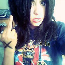 Soy una weona chistosa.
Me gusta el metal, hardcore, rock alterno & classico, & el reggae.