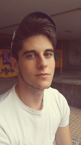 Lobo solitario.Loco Romantico. Estudiante de Educación Social en la UVA.Nunca se cruza el mismo rio dos veces .