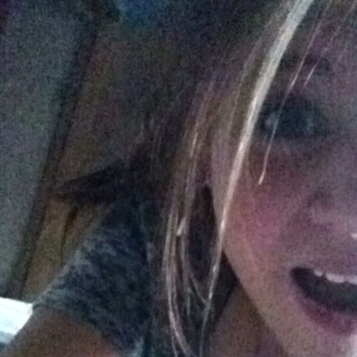 Freshman at GrantsPass High School (:
Swimming and Volleyball 3
14 and single! d:
