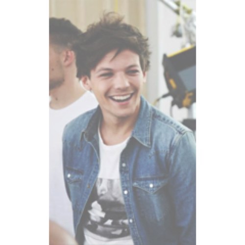 PLEASE FOLLOW ME @niallhttp IM TRYING TO GET MY GOAL