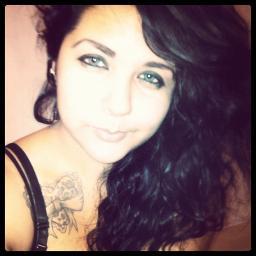 nellcake's profile picture. y qué es lo que vas a decir / voy a decir solamente algo / y que es lo que vas a hacer / voy a ocultarme en el lenguaje / y por qué / tengo miedo