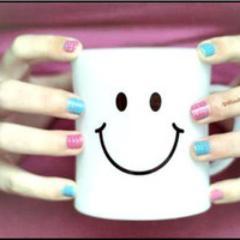 Una simple sonrisa cambia un día entero... Solo sonríe, se feliz & deja que la vida avance.