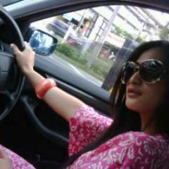 Ordinary woman who want makes u SMILE :) ,a daughter who LOVES her family ♥ ♥