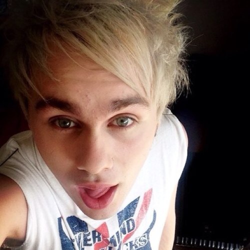 nevahlosehope's profile picture. ❤Don't ever lose hope. He will follow you.❤ ~ @5SecondsOfShush dont need to follow me btw