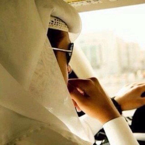 ما الله خلقني للمخاليق تباع//  ولا اشرب الشربه وغيري سكبها// اما خذينا مطلب الروح بذراع// والا تعف انفوسنا عن طلبها.  