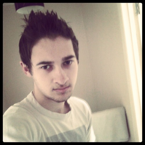 TRichardsUK95's profile picture. Tom Richards 18