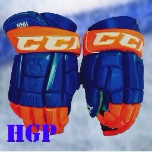 Tweeting the best hockey gear out there. 
Contact- hockeygearporn@gmail.com