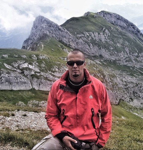 Žiju tak, aby moji smrti litoval i majitel pohřebního ústavu... (M.K.)
