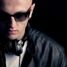 This selector began the history of his musical path in the year 1999 under the pseudonym „Dj MeSs“.