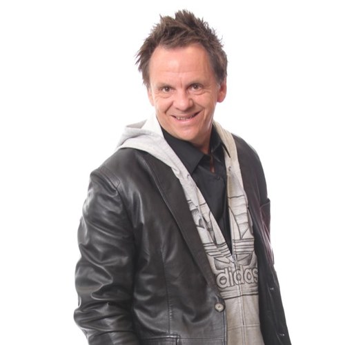Humoriste et animateur radio. Producteur capusles humoristiques sur 15 stations de radio au Quebec!