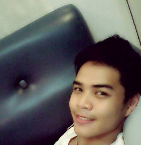 hi to all..) i'm Dave i want to be called just like that..i love going to far places...and meet new friends..i got lot of frinds,,but im not good with LOVE..