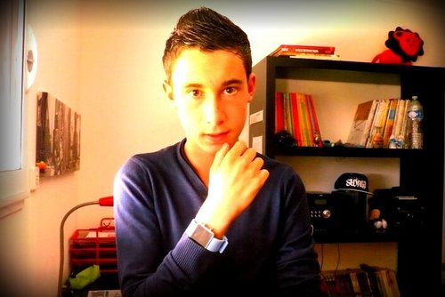tu me suis j'te suis , tu suis?:) facebook: http://t.co/iY0B9JGqx6
