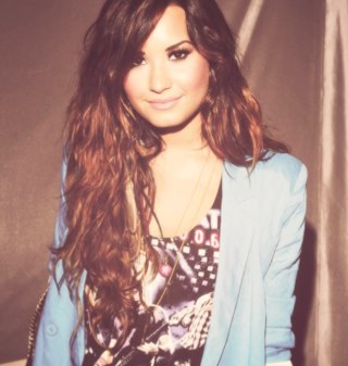 Joint account ran by @ChallisRobert @TeamEllaStars & @EllaHendersonRP We are Ella Stars and Lovatics. Gabriella Michelle Henderson | Demetria Devonne Lovato