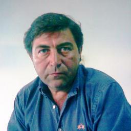Hijo y padre de familia. Productor Asesor de Seguros. Ex Analista de Sistemas. Futbolero de RIVER. Fierrero del TORO Y RENAULT