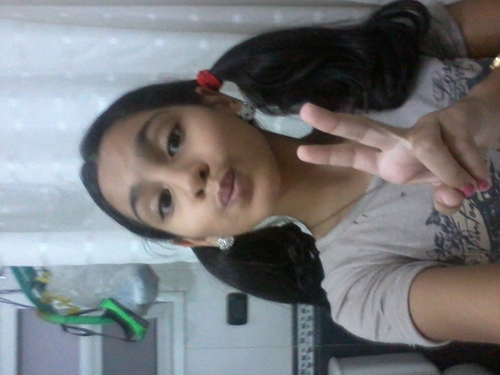 PLZZ FOLLOW MEE AND I'LL FOLLOW U BACKK :-)) ............. NEW TO TWITTER AND I NEED FOLLOWERS PLZZZZZZZ ........ ANYONE KNOW ME PLZ FOLLOW ME 3