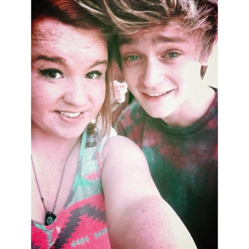 dont follow back,its a free follow from @caitlinlouisee_ go follow me on there i'll follow back