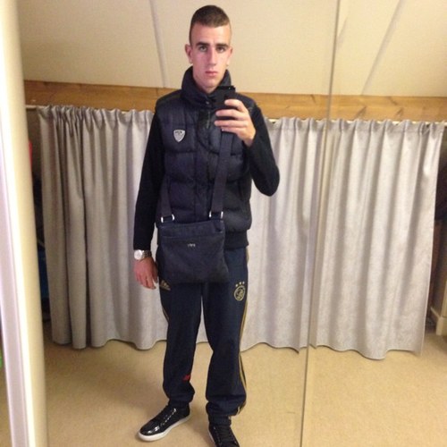 Fuck popo ben ik vrij doe ik het mooi weer. Als het geld regent, bradda dan is het pas mooi weer!