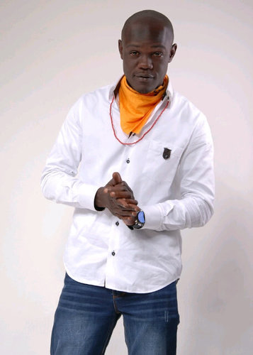 A song writer,artist, performer,event planner..jst a regular guy next door..wanna know more HOLLA...22AB1229