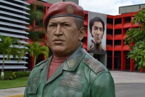 Proyecto Radiofónico IDEA de @jovanyquintero y compartido con Rafael Medina. EN HONOR A CHÁVEZ Y RIGOBERTO.
Diría el Comandante: Por Ahora... Fuera del Aire!