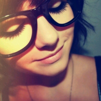 تتآبعني ؟ احبك :$ . تحرك المنشن حقي ب رتويت ؟ اعشقك عشق مو صاحي (=| 3