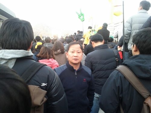 닭모가지를 비틀어 잃어버린 새벽을 찾고싶은 50대~ 쥐새끼를 박멸하는 날을 고대하는 민초입니다~~