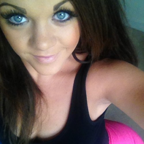 HollyJayneee's profile picture. FOLLOW ME BACK PEOPLE'S! :D