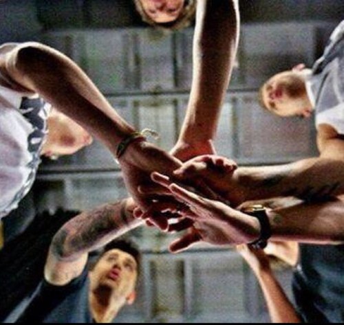 Vas Happenin? Esta cuenta esta dedicada a esos 5 chicos de la escalera que han cambiado tu vida. #ForeverYoung #DIRECTIONERS NIALL'S MOFOS