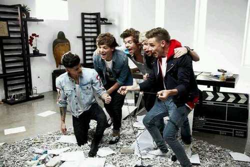 ONE BAND , ONE DREAM , ONE DIRECTION. Cinco chicos cambiaron mi vida, le dieron color.