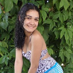 Há pessoas caladas que precisam de alguém para conversar. Há pessoas tristes que precisam de alguém que as conforte. Há pessoas sozinhas que precisam de alguém