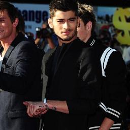 Hi! Please follow me! So I can follow you 
ZaynMailk♥ HarryStyles♥ LiamPayne♥ LouisTomlinson♥ NiallHoran♥

OneDirectioner 4ever