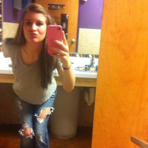 follow me & ill follow back!!