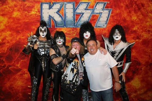 OWNER OF DAVE'S BODY SHOP AND DAVE'S KISS http://t.co/L0k4eGryHK ALSO KISS KOLLECTORS OF AMERICA ON FACEBOOK!!!