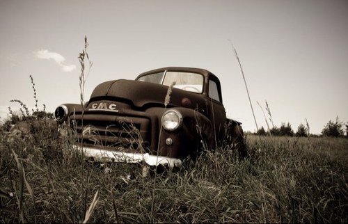 Missouri raised!!! Lover of country music, huntin and muddin!!! America all the way!!! :)