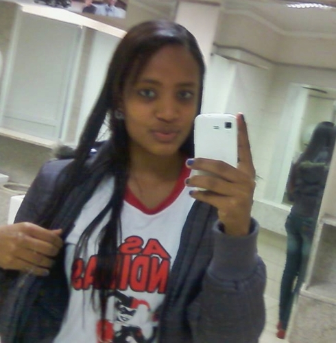 AMO todo tipo de musica...
  so mto amiga de todos...
amo futebol.. etc...