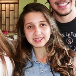Ana Ludmila, virginiana perfeccionista, baixinha e bem cabeça dura que estudante de Design na UFMG.