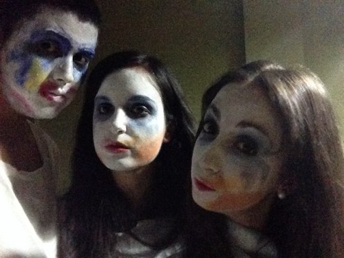 We are three people who like show you how you can discover #applause with your friends!!!

PAWS UP!!