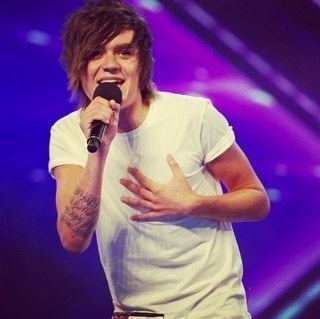 ~don't follow. other account got tweet limit so made this for cocozza trends~ frankie follows. -