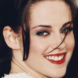 “Eu vejo o amor como uma evolução de uma amizade verdadeira.” – Robert Pattinson.” ♥ l ◘ ;*