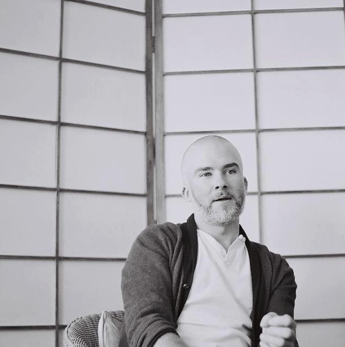 EFL Teacher, Freelance Writer, Fluent French Speaker, Salt-and-Pepper Beard Enthusiast.