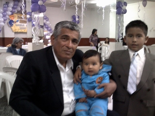 Naci en el Departamento de Piura, l
Licenciado en Educacion, Director de la I.E Nuestra Señora de Belen  de Ventanilla