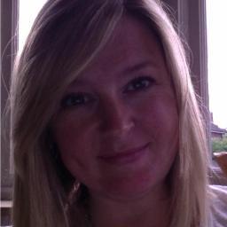Creative producer & lover of cake, obsessed with crime drama, secret heat reader and frazzled Mum of 2!