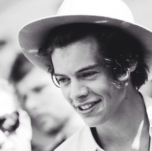 hey beautiful ! it would be great if you could follow @horanglitters and @NlALLGLlTTER :) thanks ily
