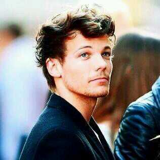 Louis Tomlinson. I'm slightly awkward, and I don't say really anything. And I'm gay. ¦ RP. May be triggering.