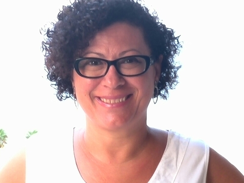 Professora de Valencià a l'IES Albal. Màster en Literatura Digital (UB).  Sindicalista de CCOOPV. Membre d'1entretants.