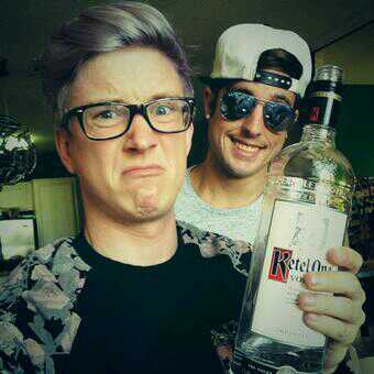Tyler Oakley is my Queen :3 Ive met him and he's amazing!!! I follow back :D personal @daaaayumandphil