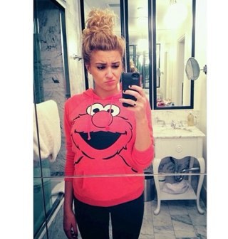 Whaddup, I'm Marina. I like singing and food. || Singleeee ||