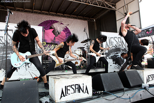 ┃ fans (music) ALESANA ┃ fans (club) FC BAYERN MUNCHEN ┃ filem favorit SPIDERMAN ┃ hobby main futsal ┃  dengerin lagu metal sambil headbang┃DRUMMER ┃