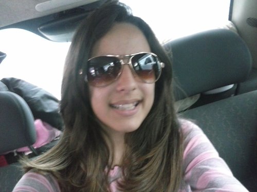 sou sao paulina,minha cor preferida é roxo,gosto mt de comer chocolate,meu hobby é andar de patins,amo minha familia, e viciada no PC.....kkk